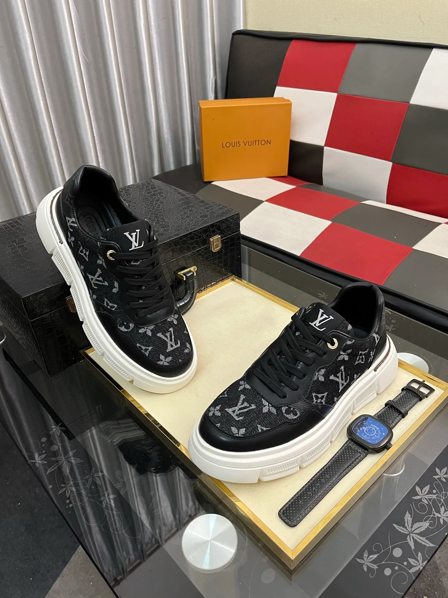 Men's shoes💰420⌚️⌚️"LOUI* VUITTO*" popular men's casual shoes, genuine Italian development💯purchasing level quality✔️The upper is made of official website material first-layer cowhide, comfortable and soft sheepskin feet⚡️Fashionable and versatile. The toe last shape is firm and full, and the soles are made from LV original molds and can be moved in and out of the counter at will. Light and comfortable on the foot~purely handmade, details determine quality! Size:38-442️⃣Colors available